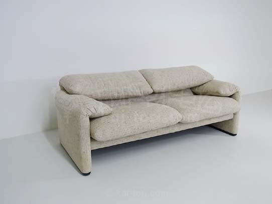 カッシーナ/cassina マラルンガ　ファブリック製二人掛けソファ　ヴィコ・マジストレッティ デザイン　中央区にて買取ました。